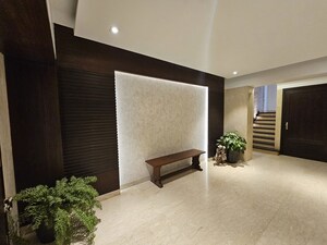 Room in 3 BHK Apartment at Bandra West – for Rent