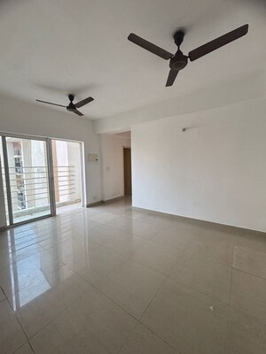 Room in 2 BHK Apartment at Paras Tierea, Sector 137 – for Sale
