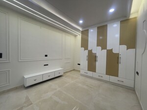 Room in 3 BHK Builder Floor at Rohini Sector 25 – for Sale