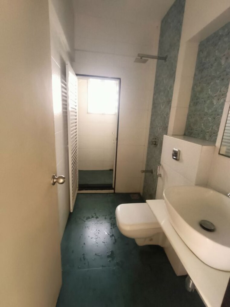 Bathroom, jal-vayu-vihar-apartments 3 Bedroom 1100 Sq.Ft. Apartment In Powai Mumbai 10640401