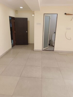 Room in 4 BHK Apartment at Gym View, Khar West – for Rent