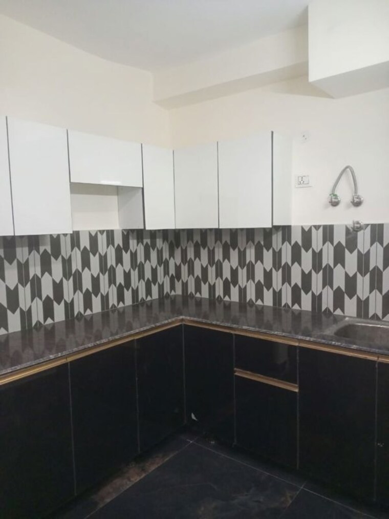 Kitchen, mahadev-apartments-noida 3 Bedroom 1450 Sq.Ft. Apartment In Sector 73 Noida 10640400