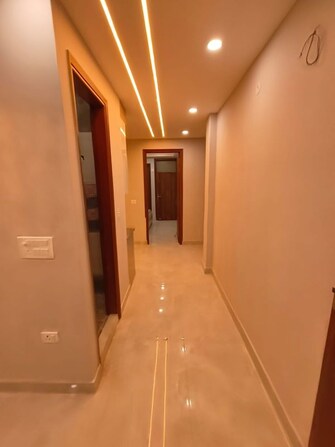 4 BHK + Extra Room,Basement 1650 Sq.Ft. Apartment in Krishna Tower Noida