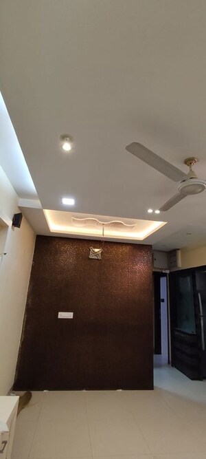 Furnished Amenities in 2 BHK Apartment at Shah Arcade II, Malad East – for Rent