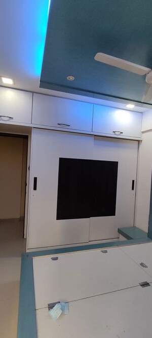 Room in 2 BHK Apartment at Shah Arcade II, Malad East – for Rent