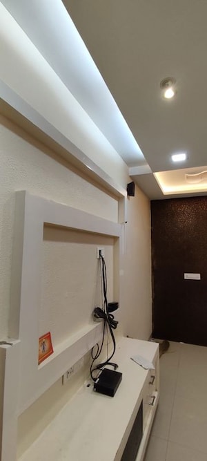 Furnished Amenities in 2 BHK Apartment at Shah Arcade II, Malad East – for Rent