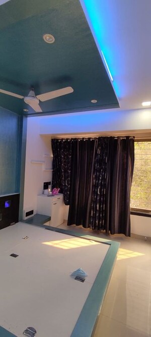 2 BHK Apartment For Rent in Shah Arcade II, Malad East