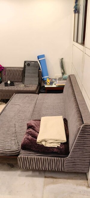 Team Area in 1 BHK Apartment at Shalimar Apartments Colaba, Colaba – for Rent