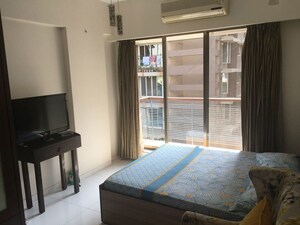 Bedroom in 2 BHK Apartment at Khar West – for Rent