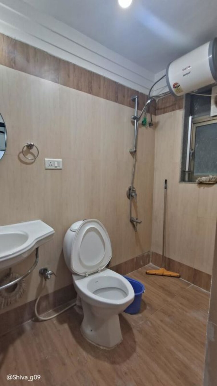 Bathroom, lokhandwala-harmony 2 Bedroom 800 Sq.Ft. Apartment In Worli Mumbai 10640486