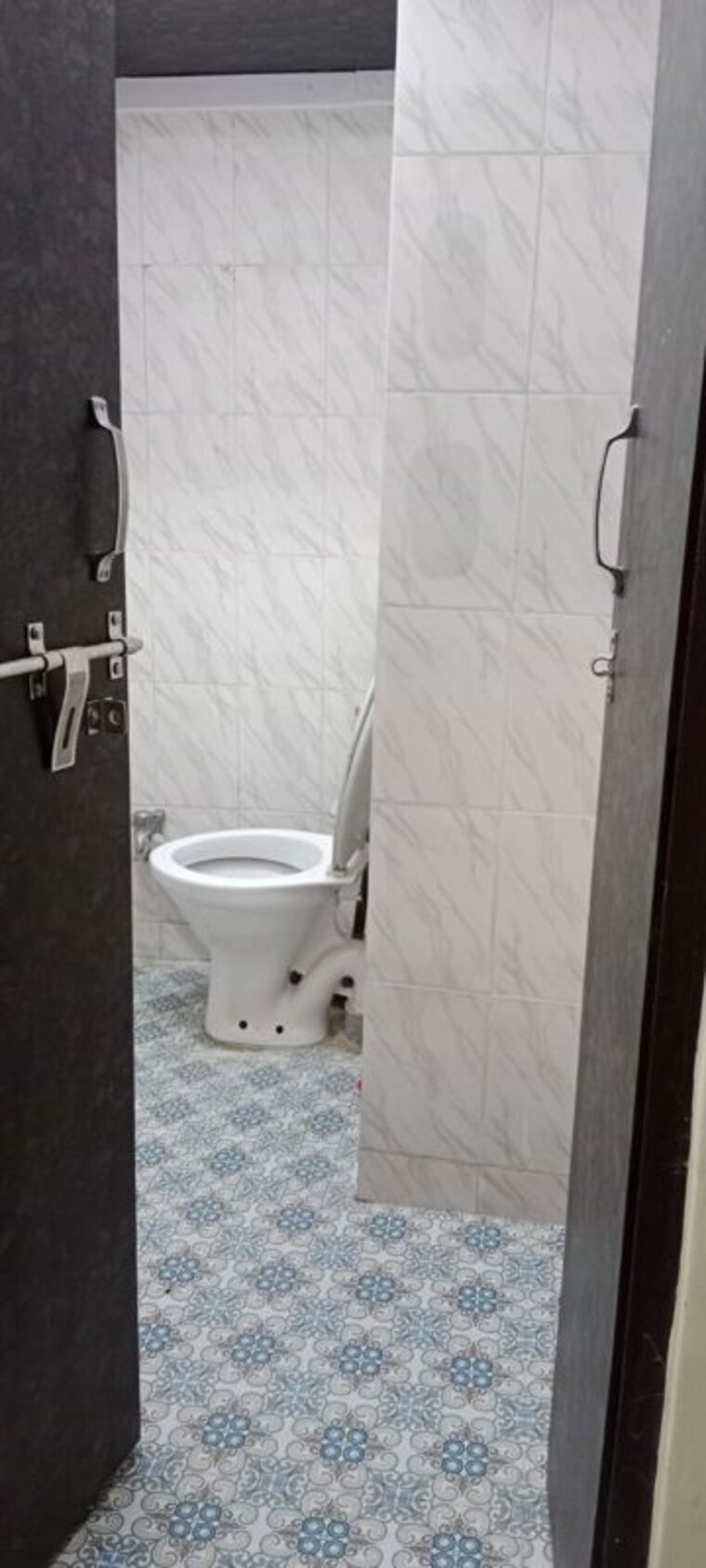 Bathroom, kalkaji 1 RK 350 Sq.Ft. Builder Floor In Kalkaji Delhi 10640499