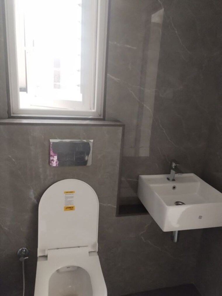 Bathroom, hubtown-rising-city 2.5 Bedroom 735 Sq.Ft. Apartment In Ghatkopar East Mumbai 10640501