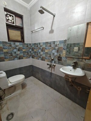 Team Area in 2 BHK Apartment at Saket – for Rent