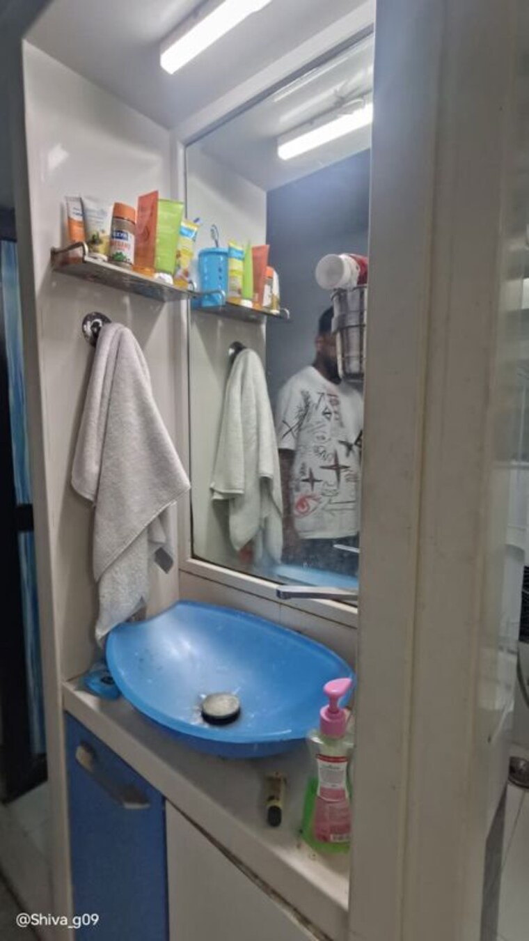 Bathroom, lower parel 1 Bedroom 550 Sq.Ft. Apartment In Lower Parel Mumbai 10640529