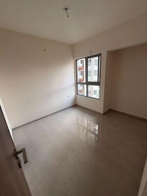 Room in 1 BHK Apartment at Piramal Vaikunth, Balkum Pada – for Rent