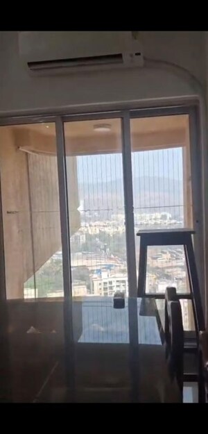 Room in 2 BHK Apartment at Avant Hillway, Goregaon East – for Rent