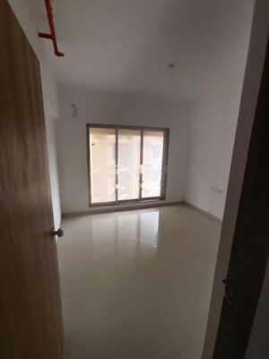 Room in 2 BHK Apartment at Avant Hillway, Goregaon East – for Rent