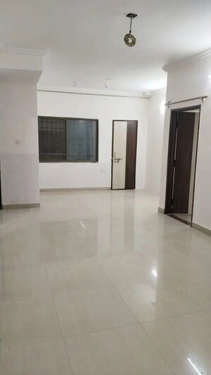 Room in 4 BHK Apartment at Chinarr Nest, Salaiya – for Sale