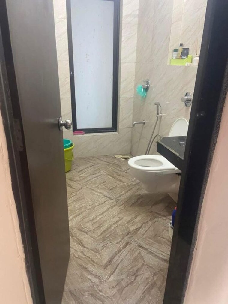 Bathroom, chembur 2 Bedroom 800 Sq.Ft. Apartment In Chembur Mumbai 10640563