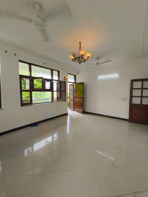 Room in 3 BHK Apartment at Unitech Infospace, Sector 21 – for Rent