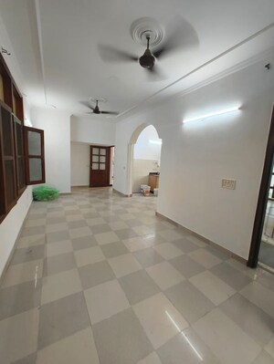 Room in 3 BHK Apartment at Unitech Infospace, Sector 21 – for Rent