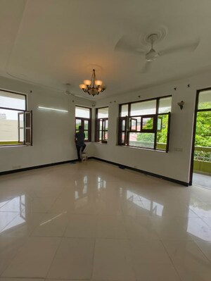 Room in 3 BHK Apartment at Unitech Infospace, Sector 21 – for Rent