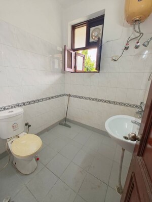 Bathroom in 3 BHK Apartment at Unitech Infospace, Sector 21 – for Rent