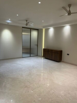 Room in 3 BHK Builder Floor at Rajouri Garden – for Rent