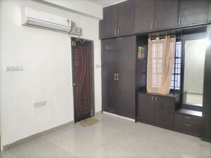 Room in 2 BHK Apartment at Ravis Mani Mansion, Manikonda – for Rent