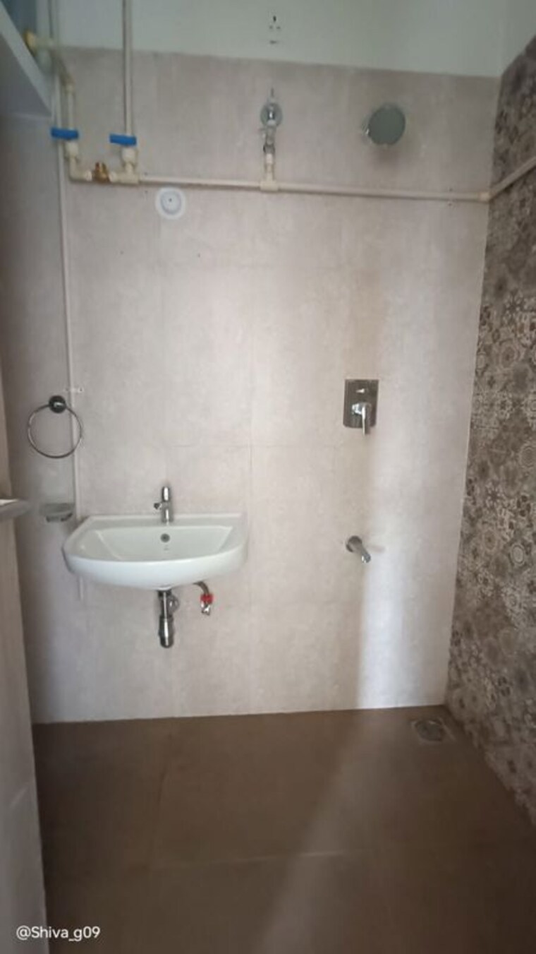 Bathroom, dadar east 2 Bedroom 450 Sq.Ft. Apartment In Dadar East Mumbai 10640601