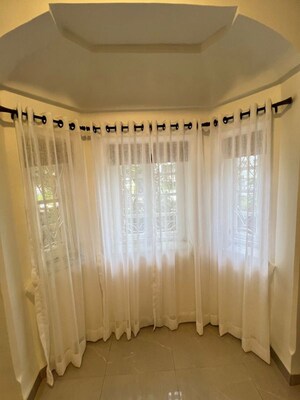 Room in 2.5 BHK Apartment at Bandra West – for Rent