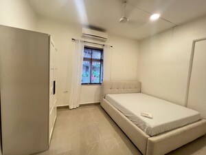 Bedroom in 2.5 BHK Apartment at Bandra West – for Rent