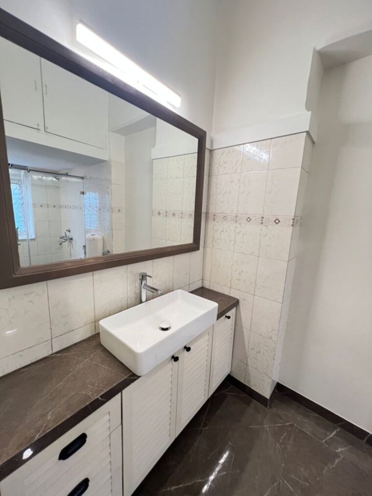 Bathroom, bandra west 2.5 Bedroom 1100 Sq.Ft. Apartment In Bandra West Mumbai 10640579