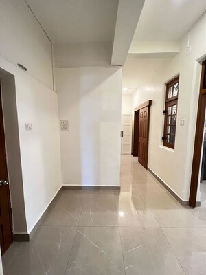 Room in 2.5 BHK Apartment at Bandra West – for Rent