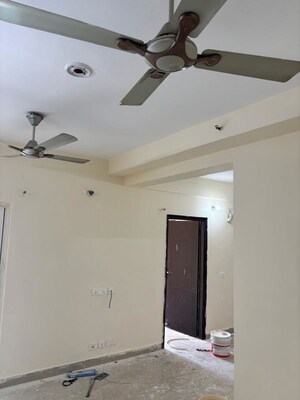 Room in 3 BHK Apartment at Nirala Greenshire, Sector 2 Greater Noida – for Sale