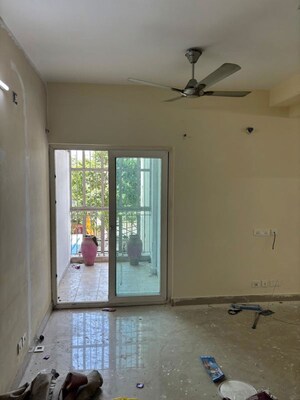 Room in 3 BHK Apartment at Nirala Greenshire, Sector 2 Greater Noida – for Sale