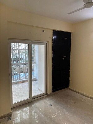 Room in 3 BHK Apartment at Nirala Greenshire, Sector 2 Greater Noida – for Sale