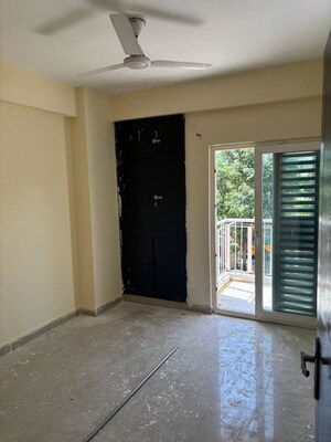 Room in 3 BHK Apartment at Nirala Greenshire, Sector 2 Greater Noida – for Sale