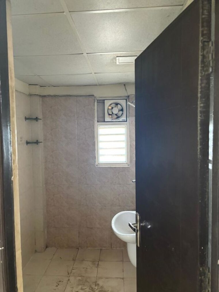 Bathroom, nirala-greenshire 3 Bedroom 1470 Sq.Ft. Apartment In Sector 2 Greater Noida Greater Noida 10640551