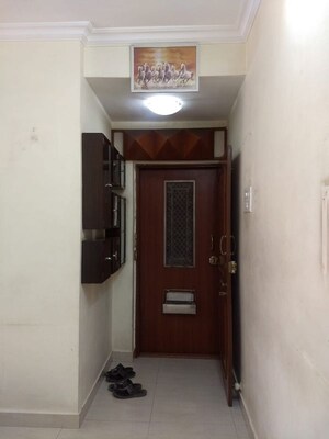 3 BHK Apartment – Entrance View at Karve Nagar - for Rent
