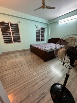 Room in 3 BHK Apartment at Sevoke Road – for Rent