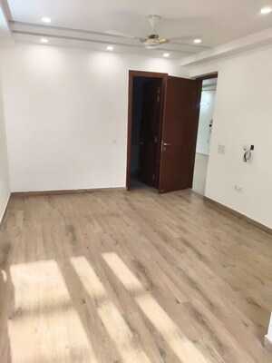 Room in 3 BHK Apartment at Ansal Plaza Sector-23, Sector 23 – for Rent