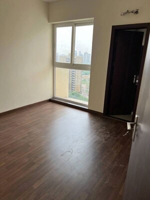 Room in 3 BHK Apartment at Ramprastha Skyz, Sector 37d – for Rent