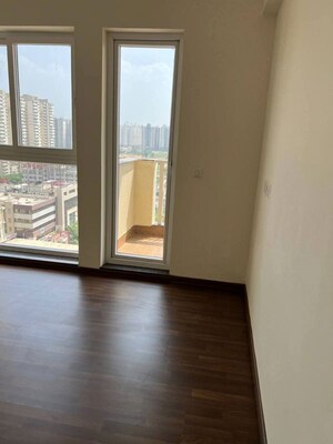Room in 3 BHK Apartment at Ramprastha Skyz, Sector 37d – for Rent