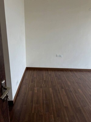 Room in 3 BHK Apartment at Ramprastha Skyz, Sector 37d – for Rent