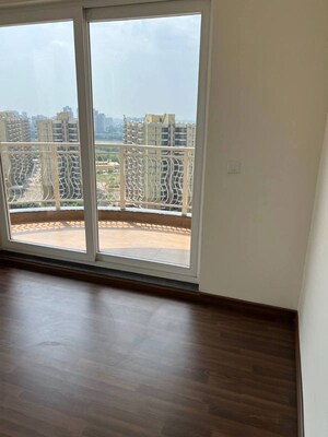 Room in 3 BHK Apartment at Ramprastha Skyz, Sector 37d – for Rent