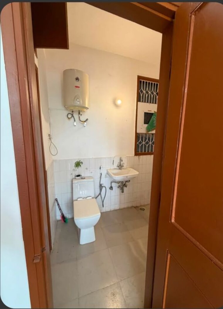 Bathroom, palam-vihar-residents-association 2 Bedroom 520 Sq.Ft. Apartment In Palam Vihar Gurgaon 10640730
