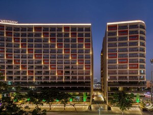  Office Space – Exterior View View at Sun Westbank, Navrangpura - for Rent