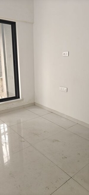 Room in 1 BHK Apartment at Unique Elanza, Mira Road – for Sale