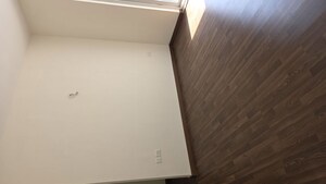 Room in 3 BHK Builder Floor at BPTP Amstoria, Sector 102 – for Sale